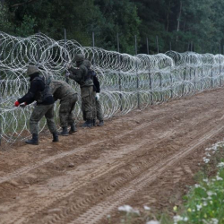 Беларустан Польшага өтүп бараткан үч мигрант каза болду