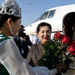 СҮРӨТ - Өзбекстан парламентинин төрайымы Кыргызстанга расмий сапары менен келди