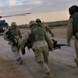 ВИДЕО - Бывший солдат устроил скандал и требовал извинений от экс-президента США Буша