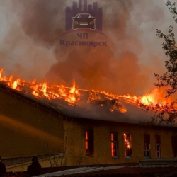 ВИДЕО - В Москве крупный пожар - горят военные казармы