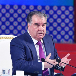 Эмомали Рахмон: «Ооганстандын мамлекеттик башкаруусуна ооган тажиктери аралашуусу керек»