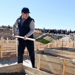 ФОТО - В  Кыргызстане построят городок для этнических кыргызов из Малого и Большого Памира