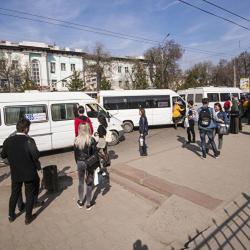 Депутат: «Жол кирени 15 сомго көтөргүдөй өлкөдө айлык акы жогорулаган жок»