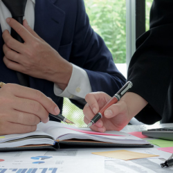 Денежные операции казахстанских политиков и их семей будут проверять