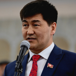 Шайлообек Атазов: Вы обманываете народ на выборах. Есть люди, которые в третий раз сидят в парламенте