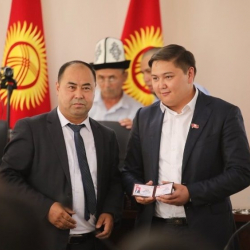 Камчыбек Ташиевдин уулу Таймурас депутаттык мандатын тапшырды