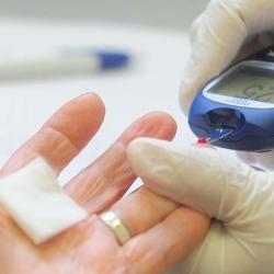 Названа допустимая доза алкоголя для диабетиков