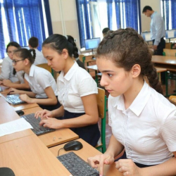 Өзбекстанда кыздардын 68 пайызы эч качан интернет колдонгон эмес