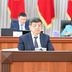 Акылбек Жапаров: «Идеалдуу бийлик болбойт, болгон да эмес»