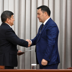 ФОТО - Члены нового состава кабинета министров принесли присягу в Жогорку Кенеше