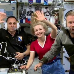 ВИДЕО - Первый в мире киноэкипаж приземлился в Казахстане