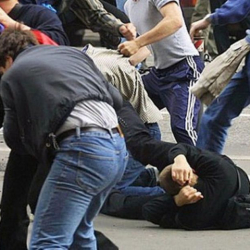 Мигранты устроили потасовку рядом с шаурмичной в Петербурге. Задержано трое кыргызстанцев