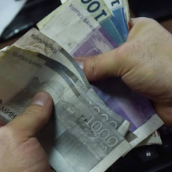 Медиктер менен мугалимдердин айлыгы качан көтөрүлөөрү айтылды