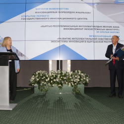 Туголбай Казаков, Акылбек Усупбаев и Женишбек Тургумбаев награждены Золотыми медалями ВОИС и ЕАПО