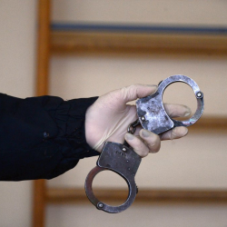 Латвияда белгилүү журналисттердин бири камалды