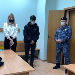 Москвадагы Кызыл аянтта уяттуу сүрөткө түшкөн блогер 10 айга эркинен ажыратылды