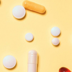 Названы витамины, которые увеличивают риск развития рака