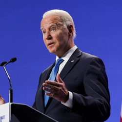 Байден раскритиковал Путина фразой «у него тундра горит» на саммите по климату