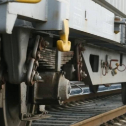 Францияда поезд мигранттарды сүзүп кетти