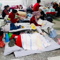 ФОТО - В Ошской детской больнице дети спят на полу из-за нехватки мест