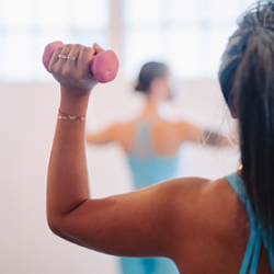 Невеста обвинила похудевшую сестру в попытке затмить ее на свадьбе