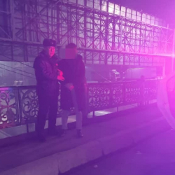 Бишкекте 28 жаштагы жигит көпүрөдөн секирип өлүүгө аракет кылды