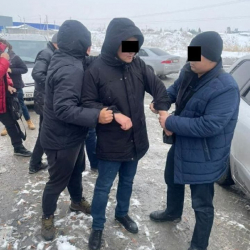 СҮРӨТ - Бишкекте пара алып жатканда милиция майору кармалды