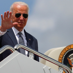 Байден өзүнүн рейтингинин төмөндөшү боюнча үн катты