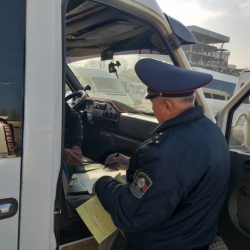 Бишкекте кайгуулчулар коомдук унааларды текшерүүдө. Эки күндө 131 миң сом айып пул салынды