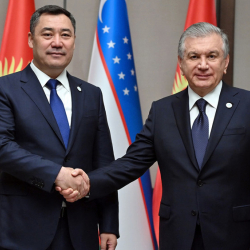 Садыр Жапаров Мирзиёевди Кыргызстанга чакырды