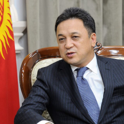 Элмурза Сатыбалдиевге жаман көрүнбөй Аалы Карашев амалкөйлүк кылды