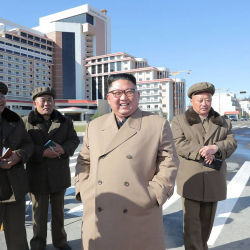 Ким Чен Ын бир айдан бери биринчи жолу эл алдына чыкты