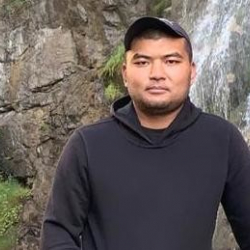 ВИДЕО - Чыңгыз Абдраевдин өлүмүнө байланыштуу камакка алынган кайгуулчулар бошотулду