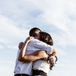 Окумуштуулар кучакташуунун идеалдуу узундугун аныкташты