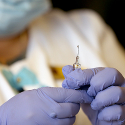 Вакцина алгандардын арасында каза болгондор барбы?