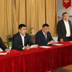 СҮРӨТ - Мэр шаар тургундары менен жолугуп, көйгөйлөрүн жеринде угуп жатат