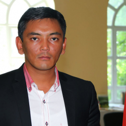 Одномандатника Мирлана Самыйкожо обвиняют в подкупе избирателей