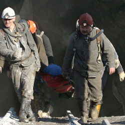 Трагедия в Кузбассе. В результате взрыва на российской угольной шахте погибли 52 человека