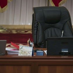 Алдын ала жыйынтык боюнча парламентке өткөн 10 партиянын тизмеси