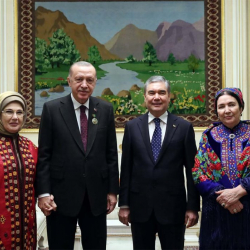 СМИ впервые опубликовали фото первой леди Туркменистана Огулгерек Бердымухамедовой