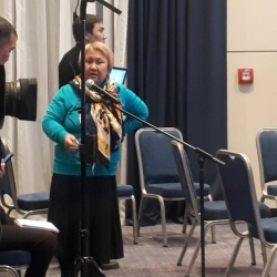 ВИДЕО - Токтайым Үмөталиева маалымат жыйынында чыр чыгарды