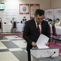 СҮРӨТ - Садыр Жапаров абактагы Равшан Жээнбековго добуш бергенби?