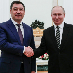 Владимир Путин поздравил Садыра Жапарова с успешным проведением выборов