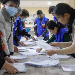 Завершен ручной подсчет бюллетеней. В Жогорку Кенеш проходят 6 партий