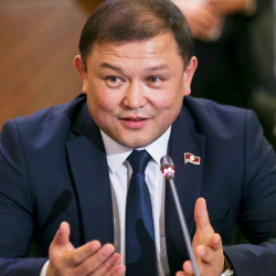 У Дастанбека Джумабекова есть лошади, крупный и мелкий рогатый скот