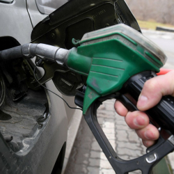 Кордайда бензин Бишкекке караганда 20 сомго арзан. Эмнеге?