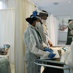 Омикрон-штамм коронавируса стал доминирующим в ЮАР