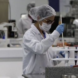 ФОТО - Ученые из США разработали средство от коронавируса в виде жвачки