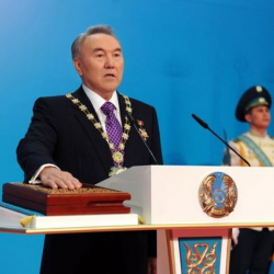 ВИДЕО - Назарбаевдин такка отуруп, өлкө аталышын өзгөрткөн тарыхый учуру
