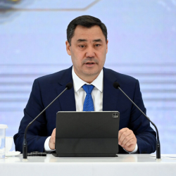 Садыр Жапаров Германиянын жаңы канцлери Шольцту Кыргызстанга чакырды